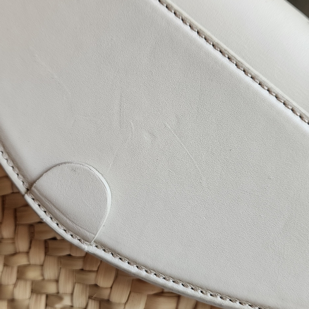 Elegant Cream Crossbody Bag - Picture 7 of 9